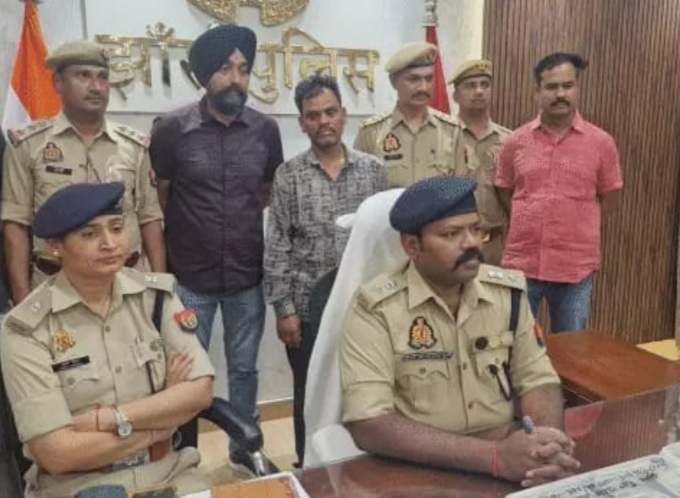 जानकारी देते एसएसपी