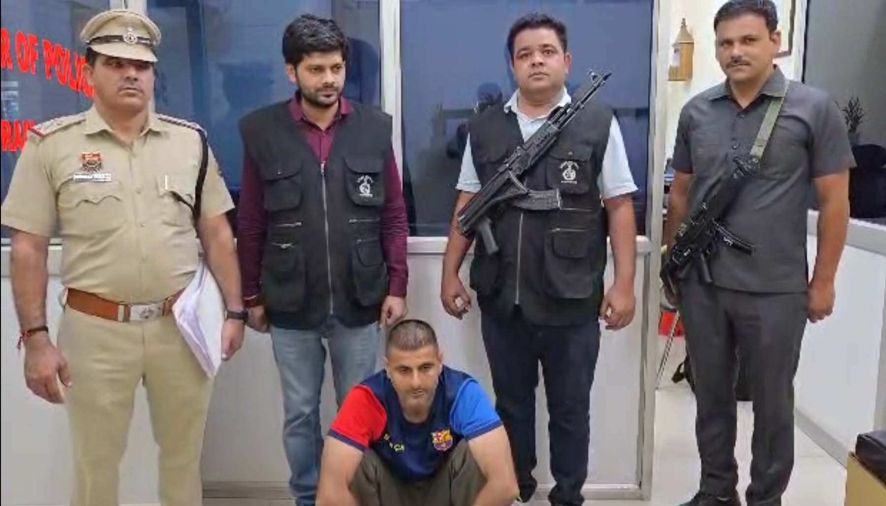 गुरुग्राम एसटीएफ की गिर$फ्त में गैंगस्टर सुनील सरधानिया। गुरुग्राम एसटीएफ की गिर$फ्त में गैंगस्टर सुनील सरधानिया।