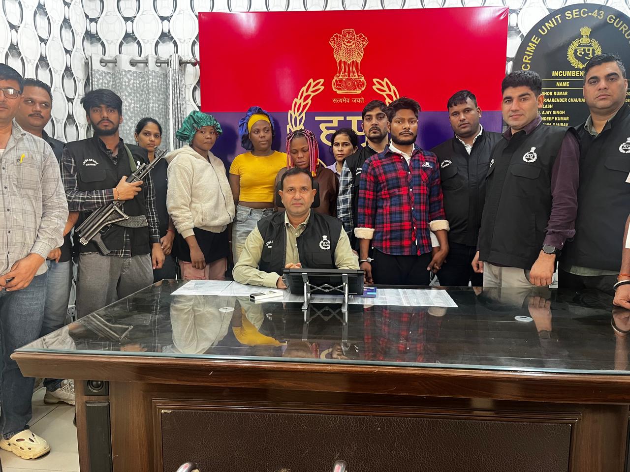 फोटो : पुलिस की गिरफ्त में ड्रग्स सप्लायर फोटो : पुलिस की गिरफ्त में ड्रग्स सप्लायर