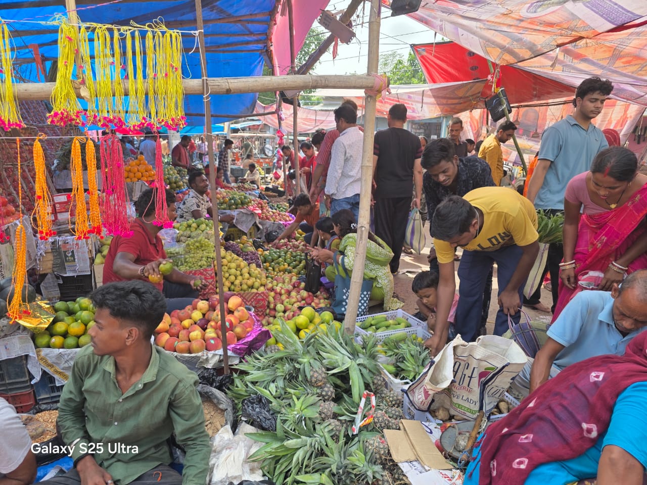 अररिया फोटो:छठव्रतियों के लिए सजा गुदरी बाजार