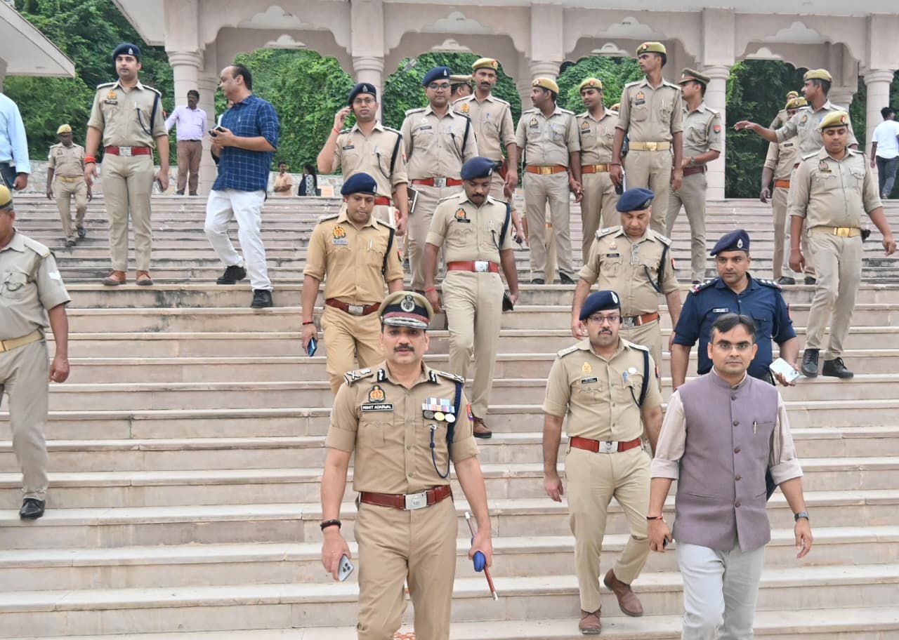 छठ पर्व पर सुरक्षा व्यवस्था को परखते पुलिस कमिश्नर और डीएम छठ पर्व पर सुरक्षा व्यवस्था को परखते पुलिस कमिश्नर और डीएम