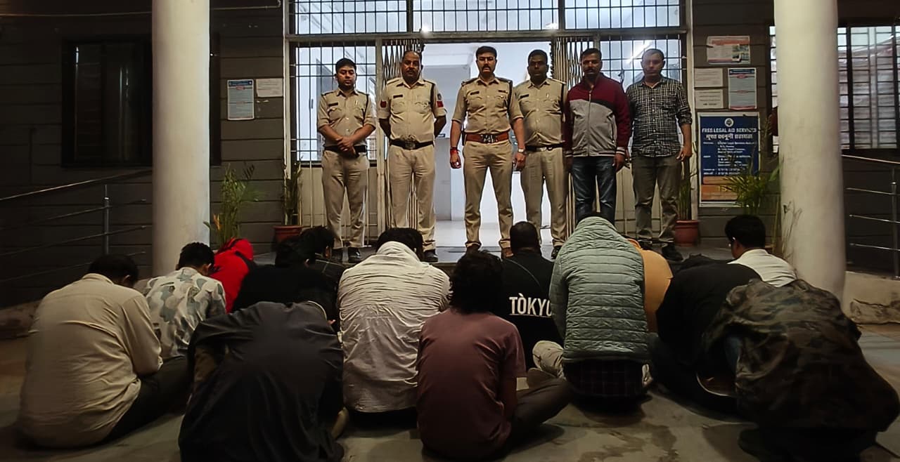 दमोह-15 जुआडी गिरफतार 10 लाख 73 हजार का मशरूका भी जप्त दमोह-15 जुआडी गिरफतार 10 लाख 73 हजार का मशरूका भी जप्त