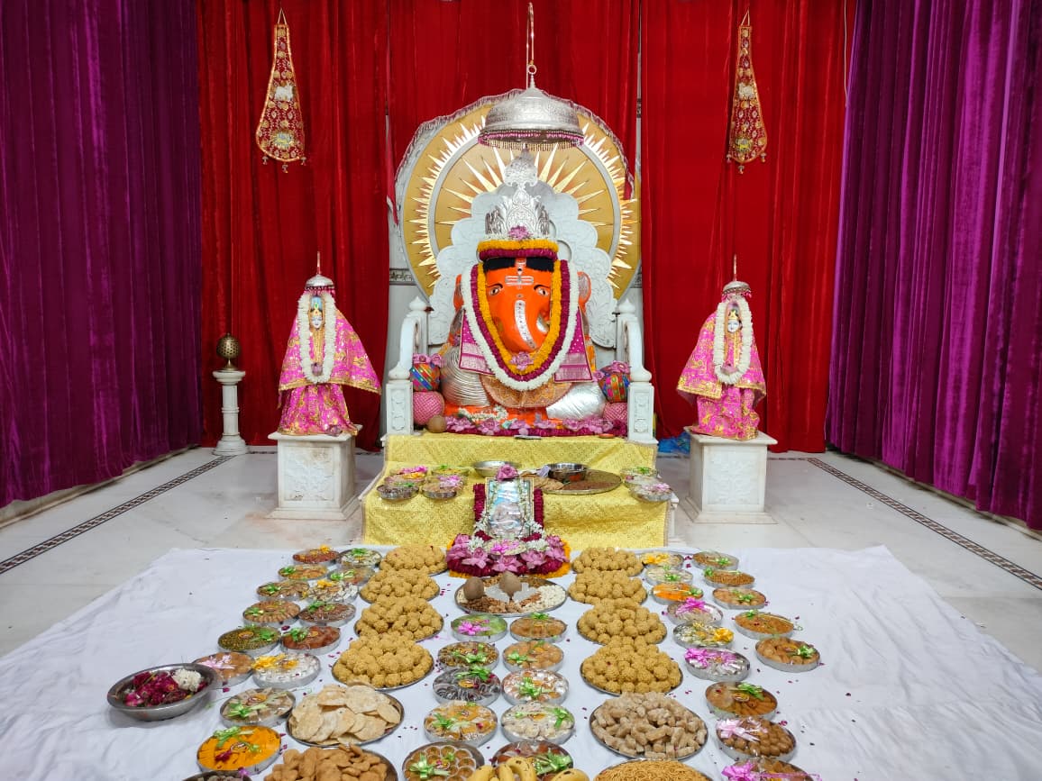 बंगाली बाबा गणेश मंदिर में अन्नकूट महोत्सव में उमड़े लोग