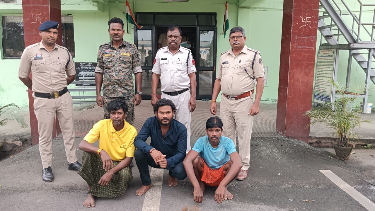 पुलिस के गिरफ्त में आरोपीण