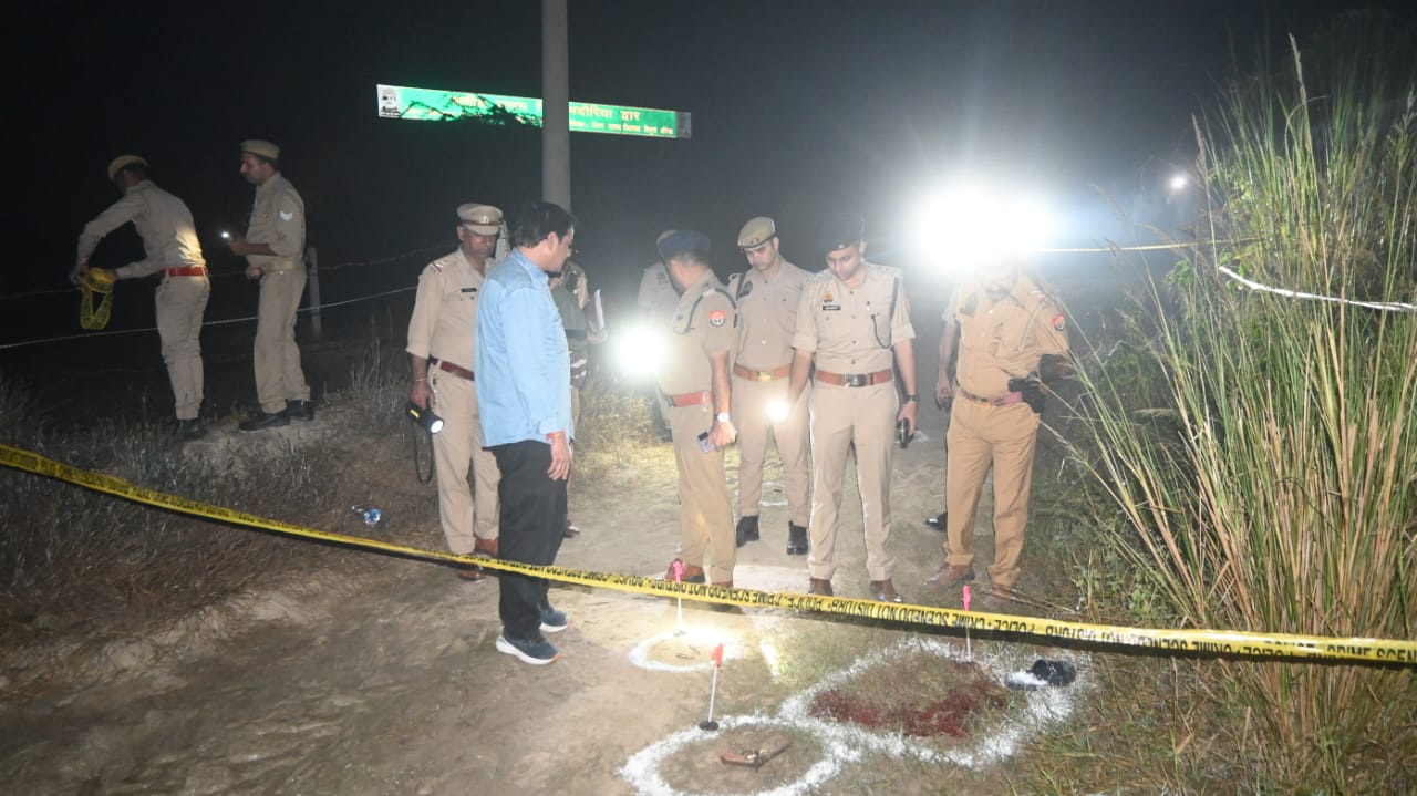 घटना के बारे में जानकारी देते हुए अपर पुलिस अधीक्षक घटना के बारे में जानकारी देते हुए अपर पुलिस अधीक्षक