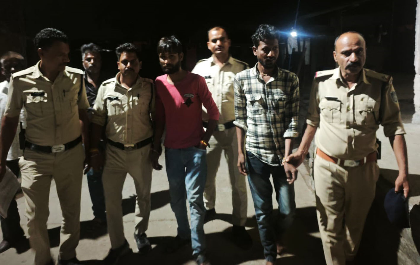 पुलिस ने दी बदमाशों के घरों पर दस्तक, 10 फरार आरोपी गिरफ्तार पुलिस ने दी बदमाशों के घरों पर दस्तक, 10 फरार आरोपी गिरफ्तार