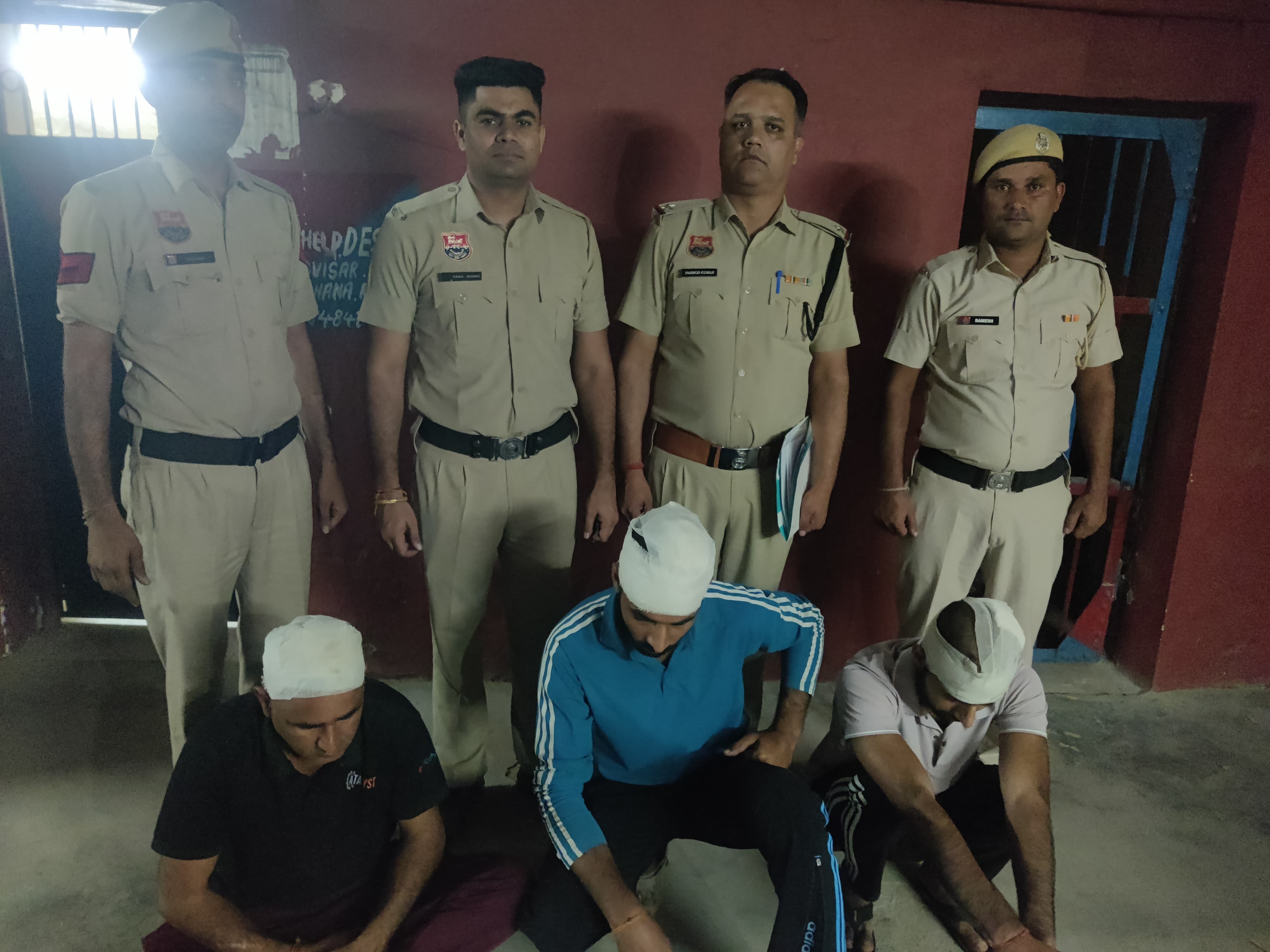 जमीनी विवाद में काबू दूसरे पक्ष के लोग जमीनी विवाद में काबू दूसरे पक्ष के लोग