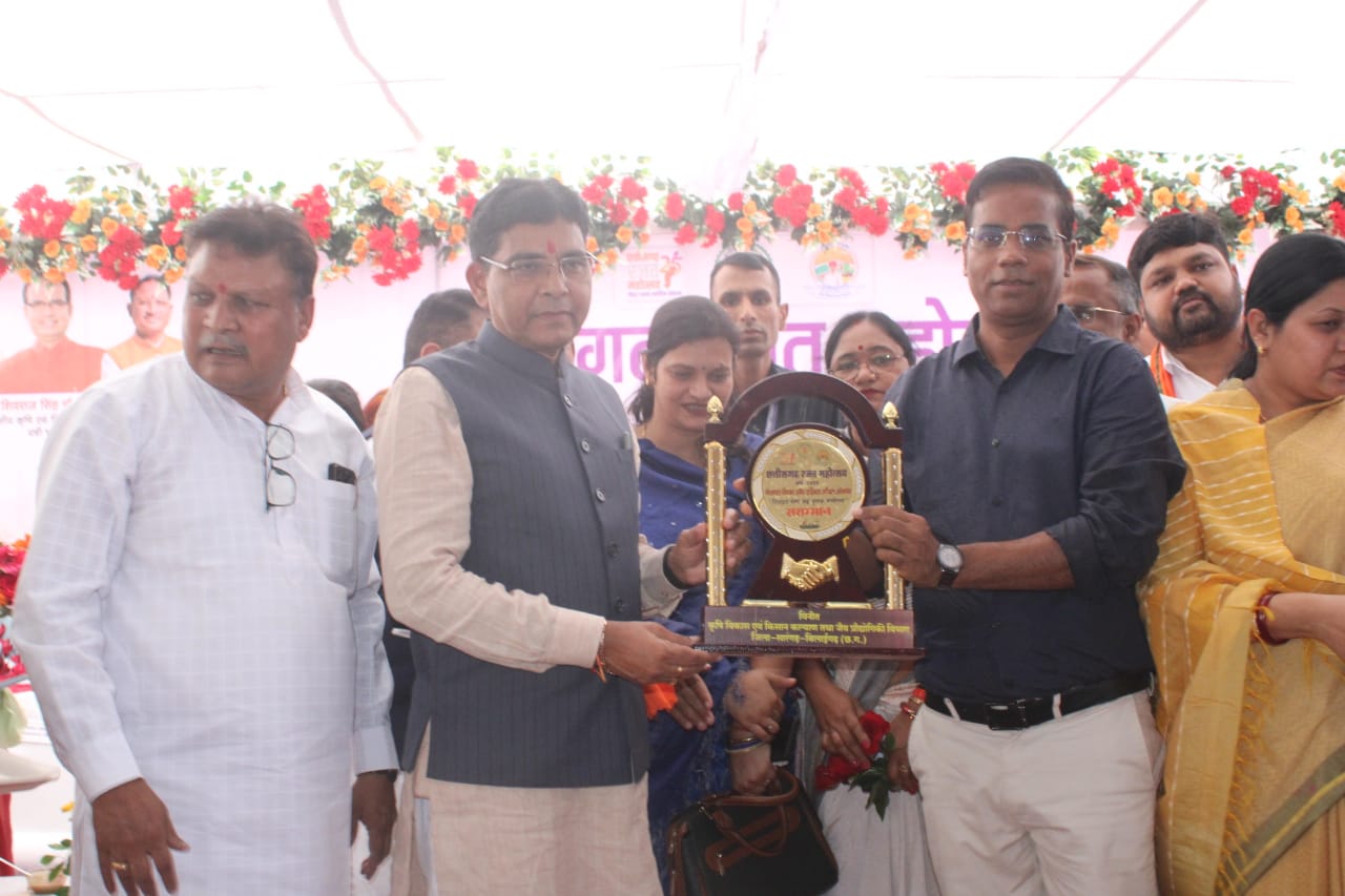 तिलहन कृषक मेला सह सम्मेलन का आयोजन किया गया