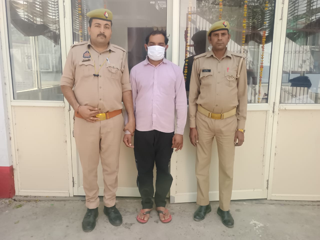 रिटायर्ड फौजी की हत्या के मामले में वांछित दो भतीजे गिरफ्तार, पटाखा जलाने के विवाद में हुई थी घटना