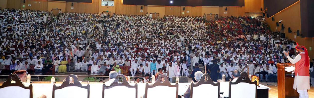 राज्य स्तरीय संत शिरोमणि नामदेव जयंती समारोह को सम्बोधित करते मुख्यमंत्री नायब सिंह सैनी। राज्य स्तरीय संत शिरोमणि नामदेव जयंती समारोह को सम्बोधित करते मुख्यमंत्री नायब सिंह सैनी।