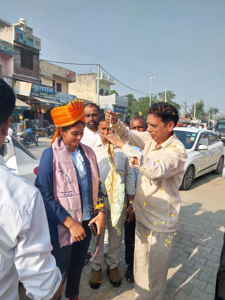 भूमिका सैनी का स्वागत करते हुए भूमिका सैनी का स्वागत करते हुए