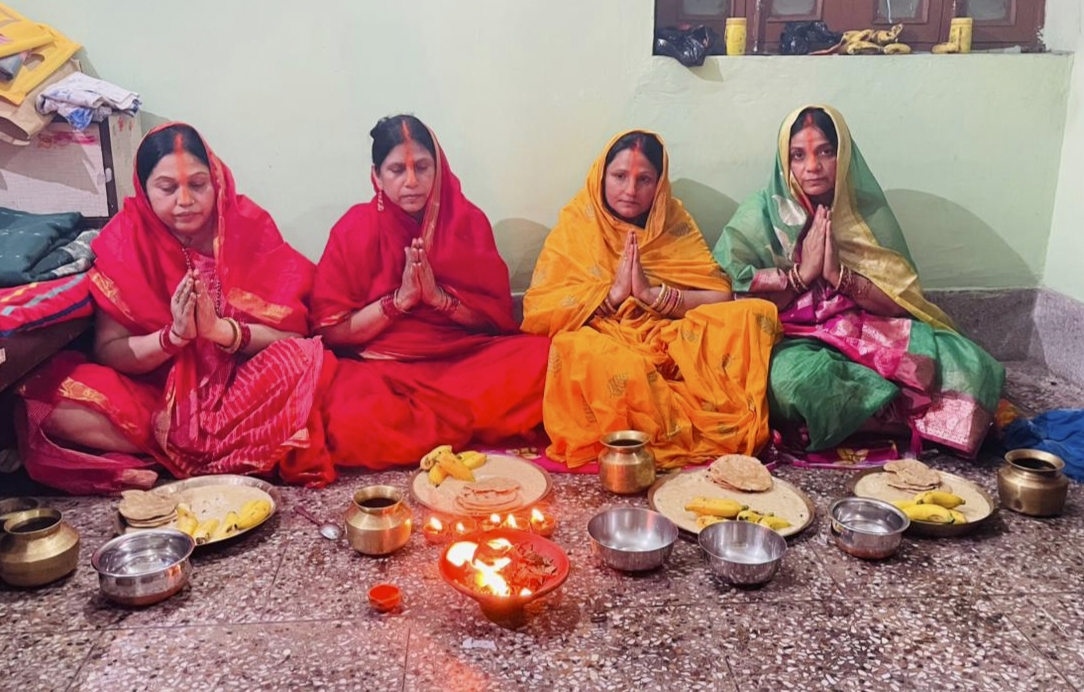 खरना करती व्रती