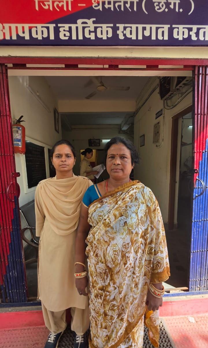 पुलिस गिरफत में आरोपित महिला।