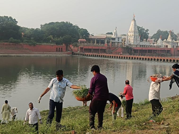 कार्तिक पूर्णिमा के पहले विधायक  के नेतृत्व में शिवना योद्धाओ द्वारा चलाया गया विशेष सफाई अभियान कार्तिक पूर्णिमा के पहले विधायक  के नेतृत्व में शिवना योद्धाओ द्वारा चलाया गया विशेष सफाई अभियान