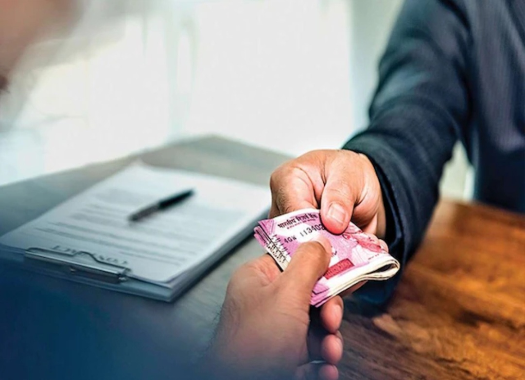 रिश्वतखोरी प्रतीकात्मक फोटो रिश्वतखोरी प्रतीकात्मक फोटो