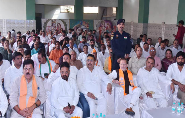 सोनीपत गन्नौर में आयोजित प्रबुद्धजन सम्मेलन उपस्थित पर्यटन मंत्री डॉ. अरविंद शर्मा व अन्य सोनीपत गन्नौर में आयोजित प्रबुद्धजन सम्मेलन उपस्थित पर्यटन मंत्री डॉ. अरविंद शर्मा व अन्य