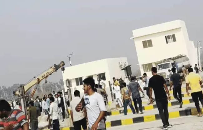 सोनीपत के गोहाना रोड (एनएच-352ए) पर मोहाना टोल प्लाजा पर विवाद का दृश्य सोनीपत के गोहाना रोड (एनएच-352ए) पर मोहाना टोल प्लाजा पर विवाद का दृश्य