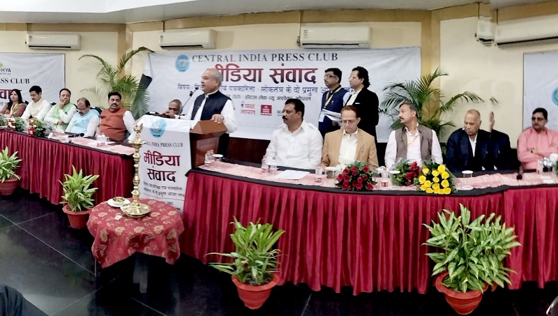 सेंट्रल इंडिया प्रेस क्लब (पब्लिक ट्रस्ट) द्वारा आयोजित “मीडिया संवाद एवं दीपावली मिलन” कार्यक्रम सेंट्रल इंडिया प्रेस क्लब (पब्लिक ट्रस्ट) द्वारा आयोजित “मीडिया संवाद एवं दीपावली मिलन” कार्यक्रम