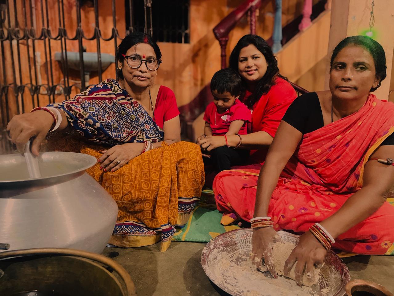 36 hours waterless fast started with Kharna in Forbesganj, devotees accepted the prasad of jaggery kheer. 36 hours waterless fast started with Kharna in Forbesganj, devotees accepted the prasad of jaggery kheer.