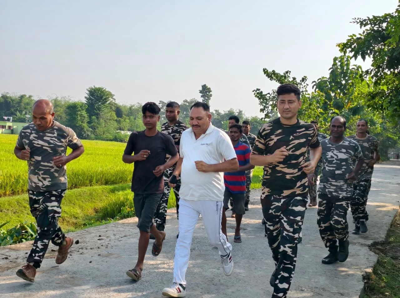 फिट इंडिया फ्रीडम रन: एसएसबी जवानों ने भारत-नेपाल सीमा पर दौड़कर दिया फिटनेस का संदेश फिट इंडिया फ्रीडम रन: एसएसबी जवानों ने भारत-नेपाल सीमा पर दौड़कर दिया फिटनेस का संदेश