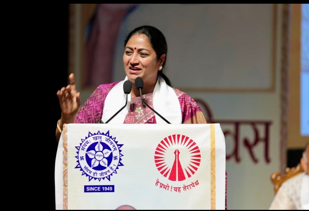 नई दिल्ली केदारनाथ साहनी ऑडिटोरियम में आयोजित प्रेरक कार्यक्रम को संबोधित करती मुख्यमंत्री रेखा गुप्ता