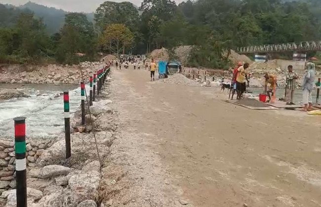 दूधिया वैकल्पिक ह्यूम पाइप का पुल