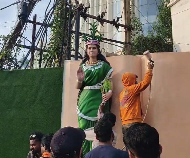 छत्तीसगढ़ महतारी की प्रतिमा उखाड़े जाने के बाद पुन: स्थापित