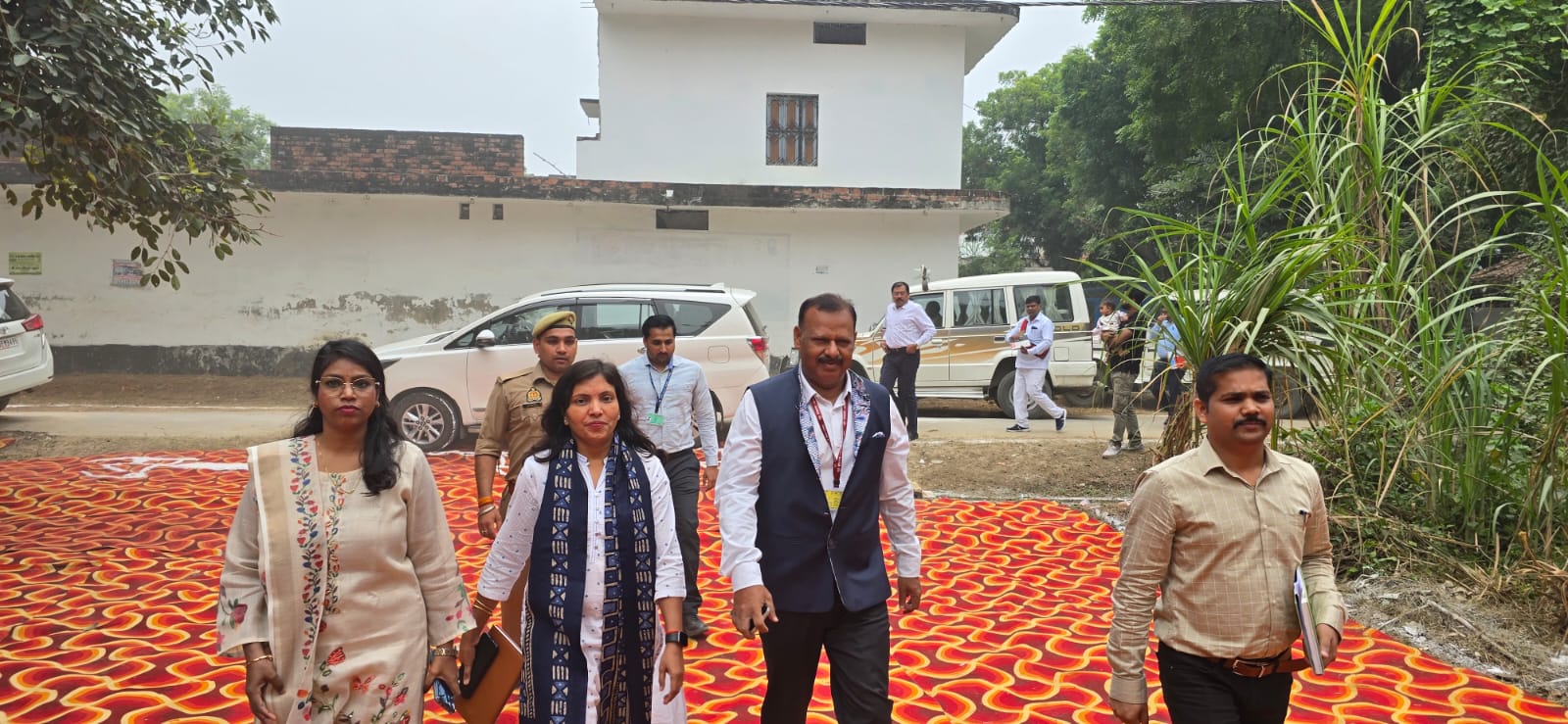 नीति आयोगा भारत सरकार के अपर सचिव रोहित कुमार एवं अन्य अधिकारियों का छाया चित्र