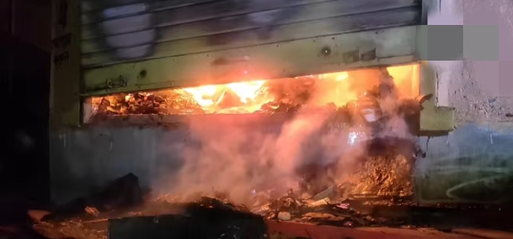 बेलदा काली दुकान में आग