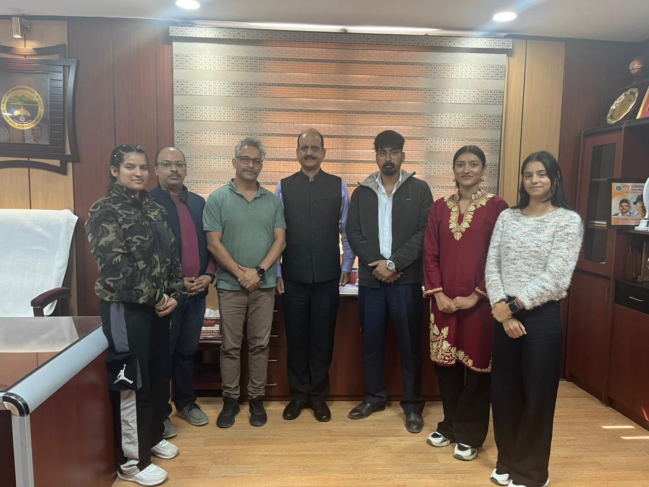 इंटर कालेज जूडो चैंपियनशिप के विजेताओं के साथ कुलपति। इंटर कालेज जूडो चैंपियनशिप के विजेताओं के साथ कुलपति।