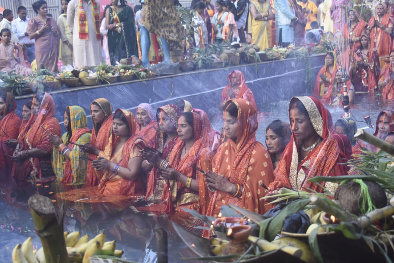 जोराबाट के श्री श्री भद्र कालेश्वरी मंदिर प्रांगण में मनाया गया महापर्व छठ