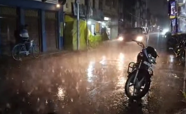 वाराणसी में तेज बारिश वाराणसी में तेज बारिश