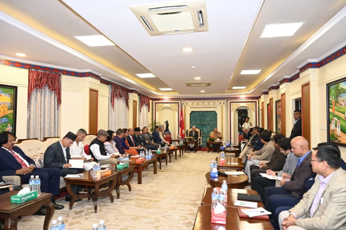 राष्ट्रपति भवन में आयोजित सर्वदलीय बैठक राष्ट्रपति भवन में आयोजित सर्वदलीय बैठक