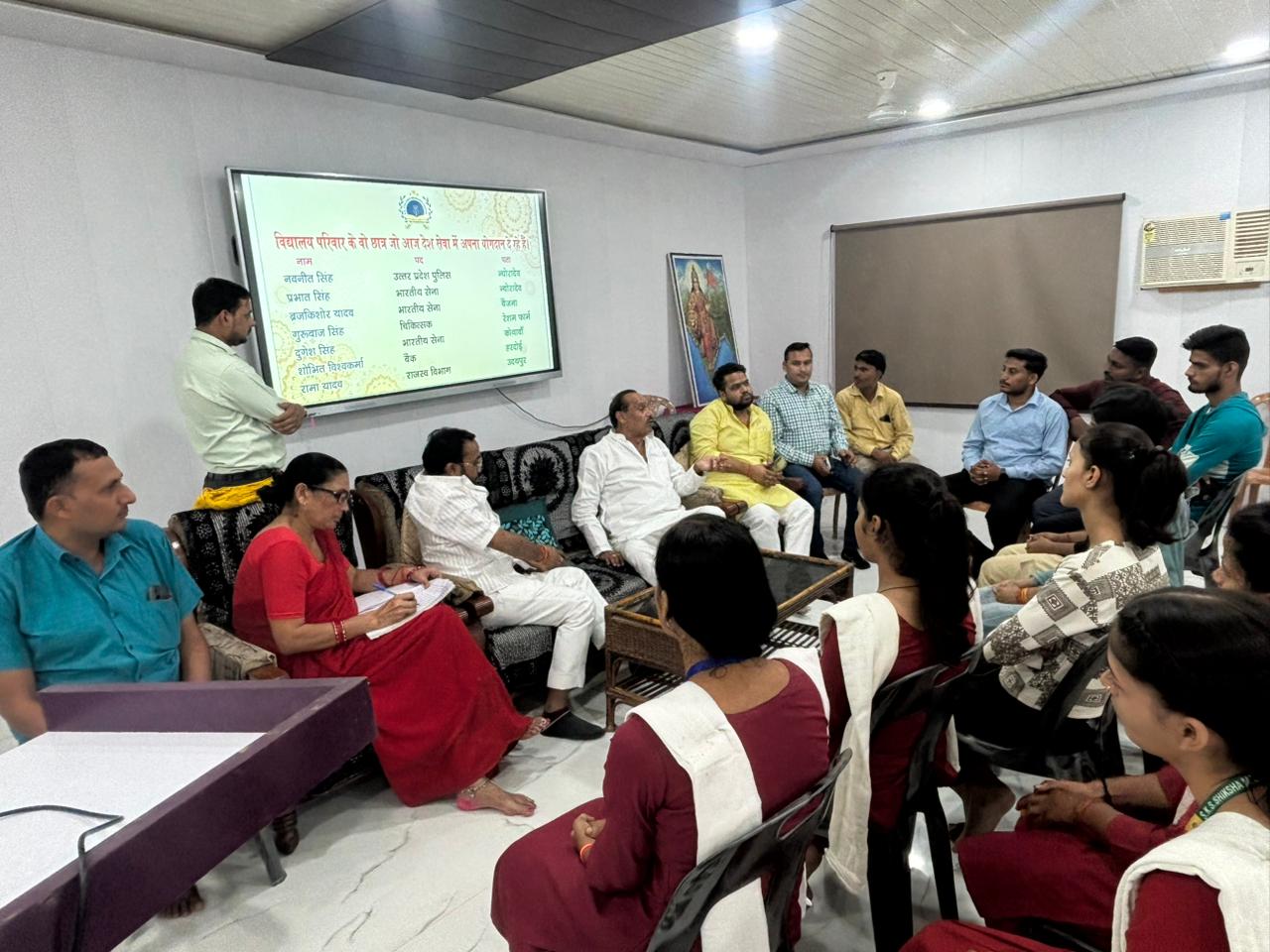 छात्र अपनी अंतर्मुखी प्रतिभा से राष्ट्र निर्माण में अपनी महती भूमिका निभाएं: हर्ष वर्धन सिंह छात्र अपनी अंतर्मुखी प्रतिभा से राष्ट्र निर्माण में अपनी महती भूमिका निभाएं: हर्ष वर्धन सिंह