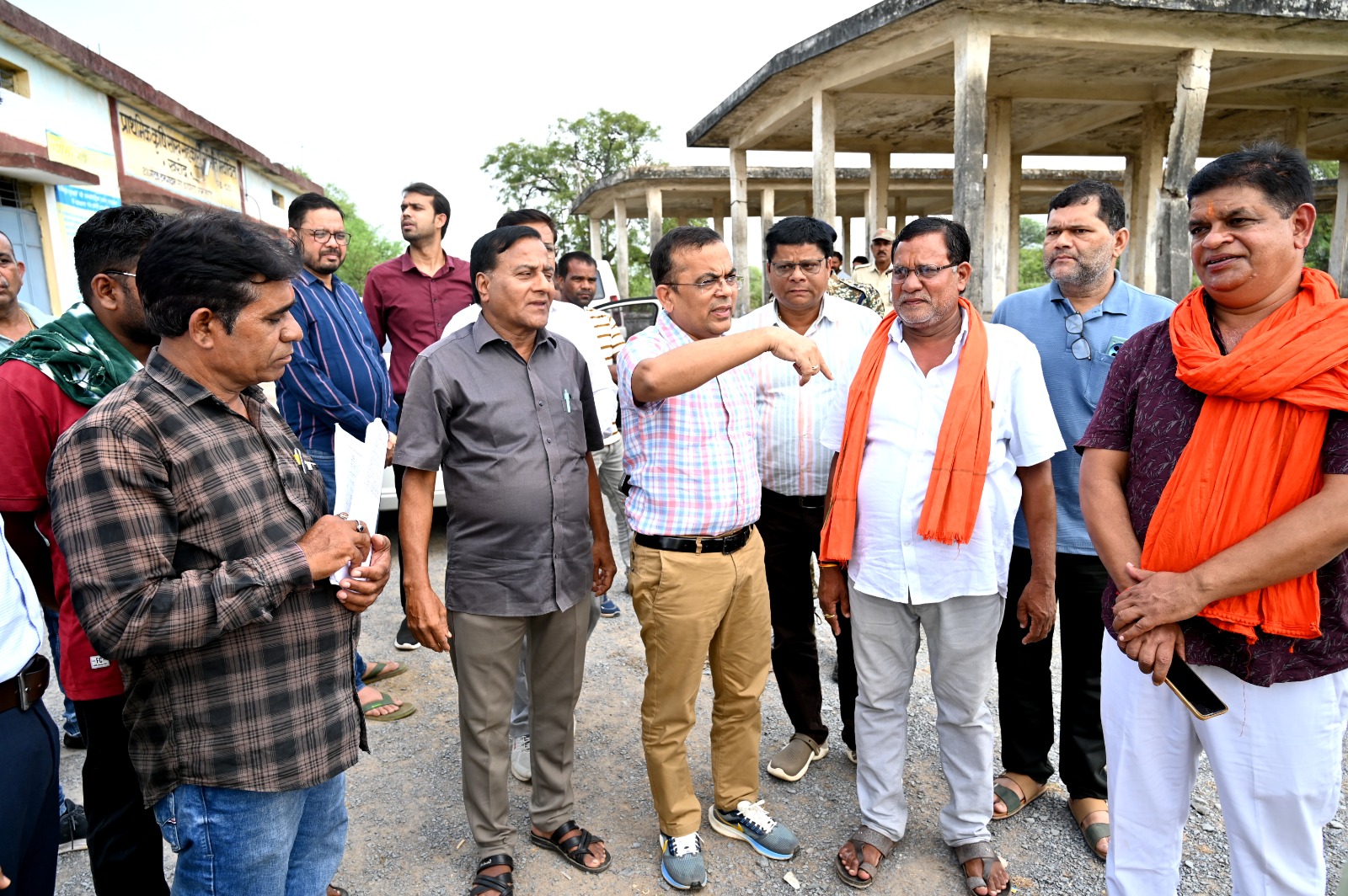 जांजगीर चांपा: जिले में 15 नवम्बर से शुरू होगी समर्थन मूल्य पर धान खरीदी, कलेक्टर ने किए केंद्रों का निरीक्षण