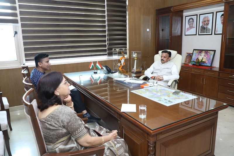 लोक स्वास्थ्य एवं चिकित्सा शिक्षा विभाग के विभिन्न विषयों की विस्तृत समीक्षा लोक स्वास्थ्य एवं चिकित्सा शिक्षा विभाग के विभिन्न विषयों की विस्तृत समीक्षा