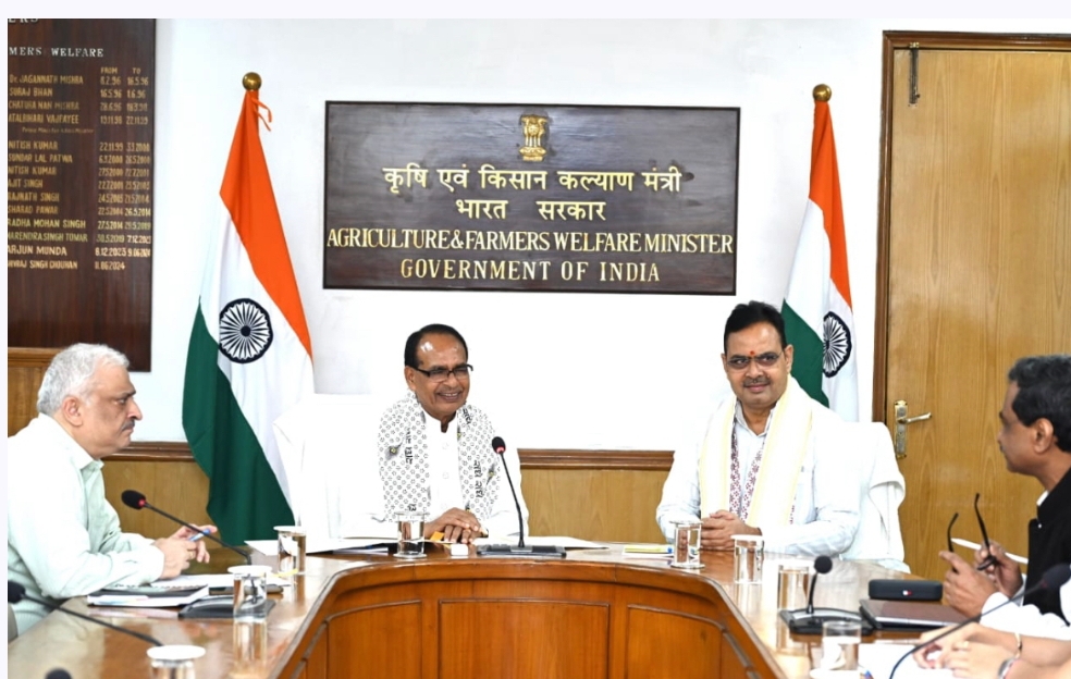 शिवराज सिंह चौहान से मिले भजनलाल शर्मा शिवराज सिंह चौहान से मिले भजनलाल शर्मा