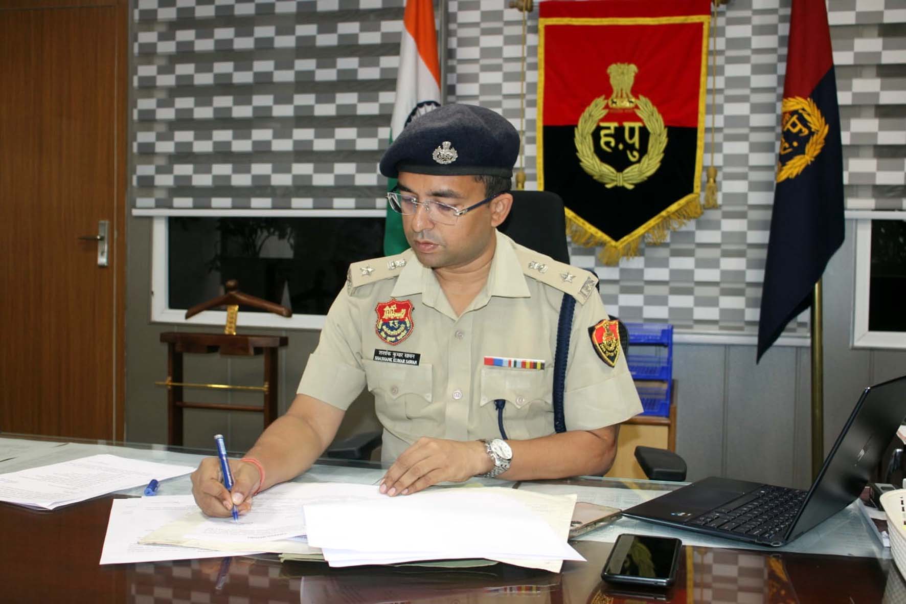 पुलिस अधीक्षक शशांक कुमार सावन। पुलिस अधीक्षक शशांक कुमार सावन।