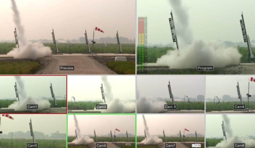 आसमान में उड़ान भरते कैनसैट आसमान में उड़ान भरते कैनसैट