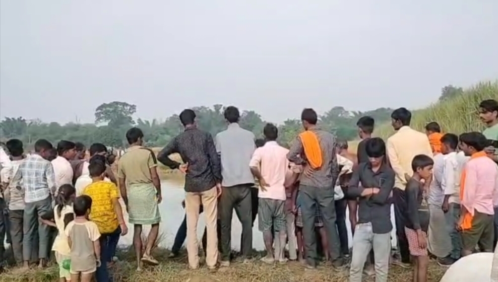 Maijood bheed Maijood bheed