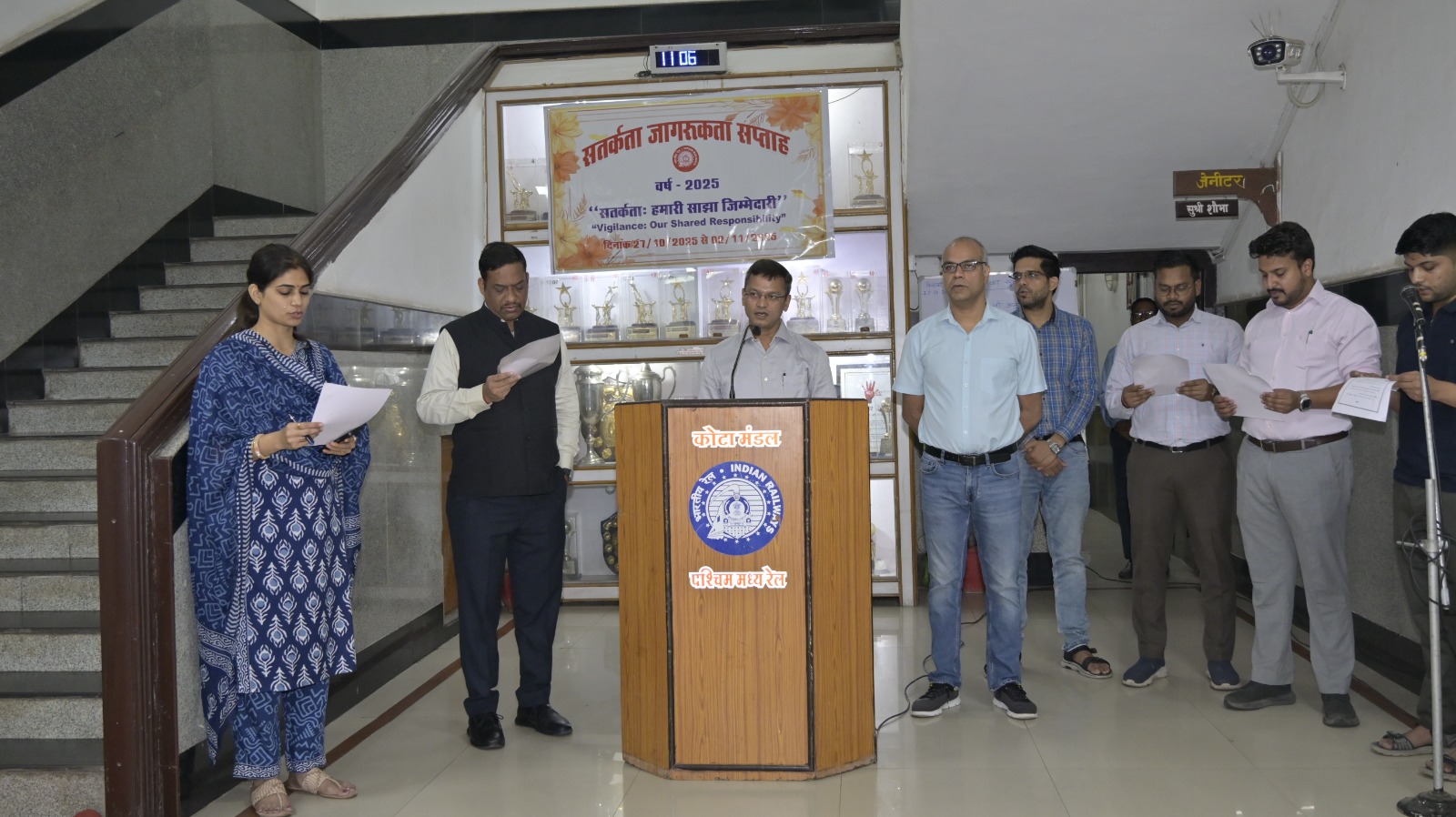 कोटा मंडल में  सतर्कता: हमारी साझा जिम्मेदारी थीम पर ली गई सत्यनिष्ठा की शपथ कोटा मंडल में  सतर्कता: हमारी साझा जिम्मेदारी थीम पर ली गई सत्यनिष्ठा की शपथ