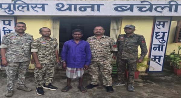 घर के आंगन में साेते हुए युवक की हत्या का एक आराेपित गिरफ्तार