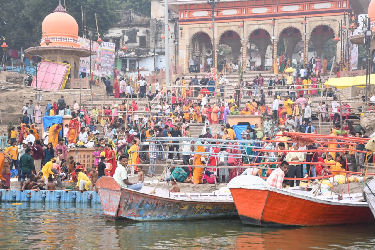 छठ पूजा की तैयारियों का निरीक्षण करते हुए जिलाधिकारी प्रयागराज मनीष कुमार वर्मा एवं अन्य अधिकारियों का छाया चित्र छठ पूजा की तैयारियों का निरीक्षण करते हुए जिलाधिकारी प्रयागराज मनीष कुमार वर्मा एवं अन्य अधिकारियों का छाया चित्र
