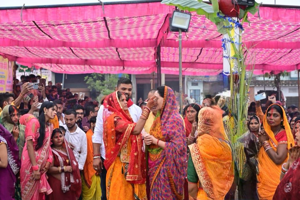 उपमुख्यमंत्री दीया कुमारी ने छठ पूजा कार्यक्रम में की शिरकत उपमुख्यमंत्री दीया कुमारी ने छठ पूजा कार्यक्रम में की शिरकत