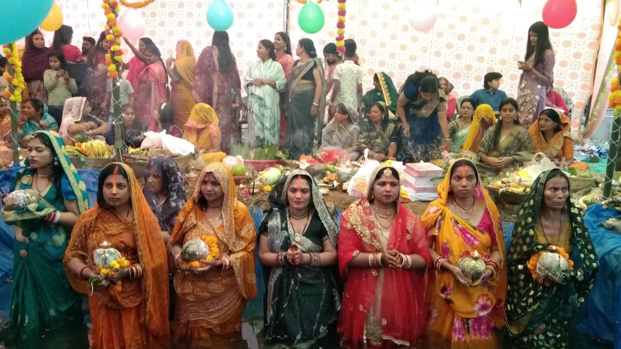 अस्ताचंल सूर्य को दिया अघ्र्य अस्ताचंल सूर्य को दिया अघ्र्य