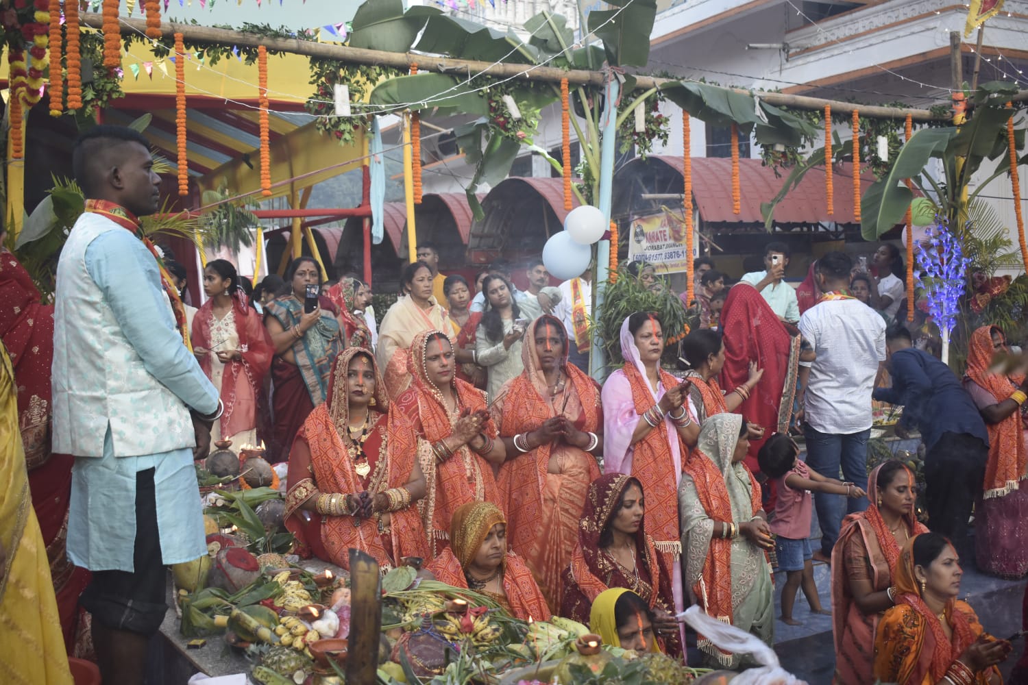 जोराबाट में ज़ुबीन को पुष्पांजलि अर्पित कर छठ पूजा अनुष्ठानों की शुरुआत