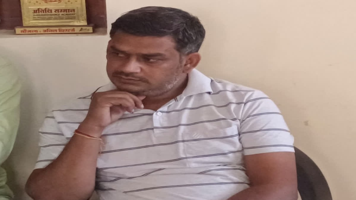 तहसील कार्यालय का सहायक प्रशासनिक अधिकारी 90 हजार रुपये की रिश्वत लेते गिरफ्तार