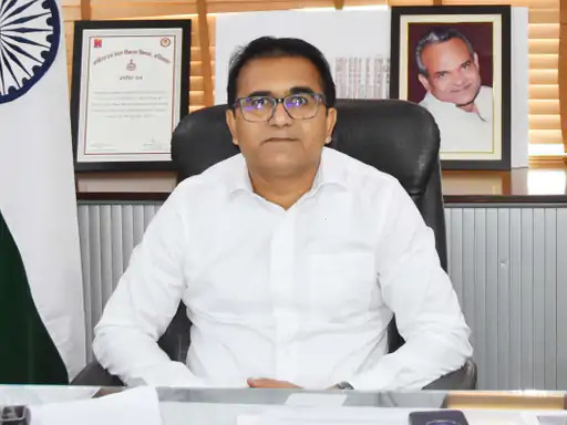 जिला उपायुक्त डॉ हरिश कुमार वशिष्ट जिला उपायुक्त डॉ हरिश कुमार वशिष्ट