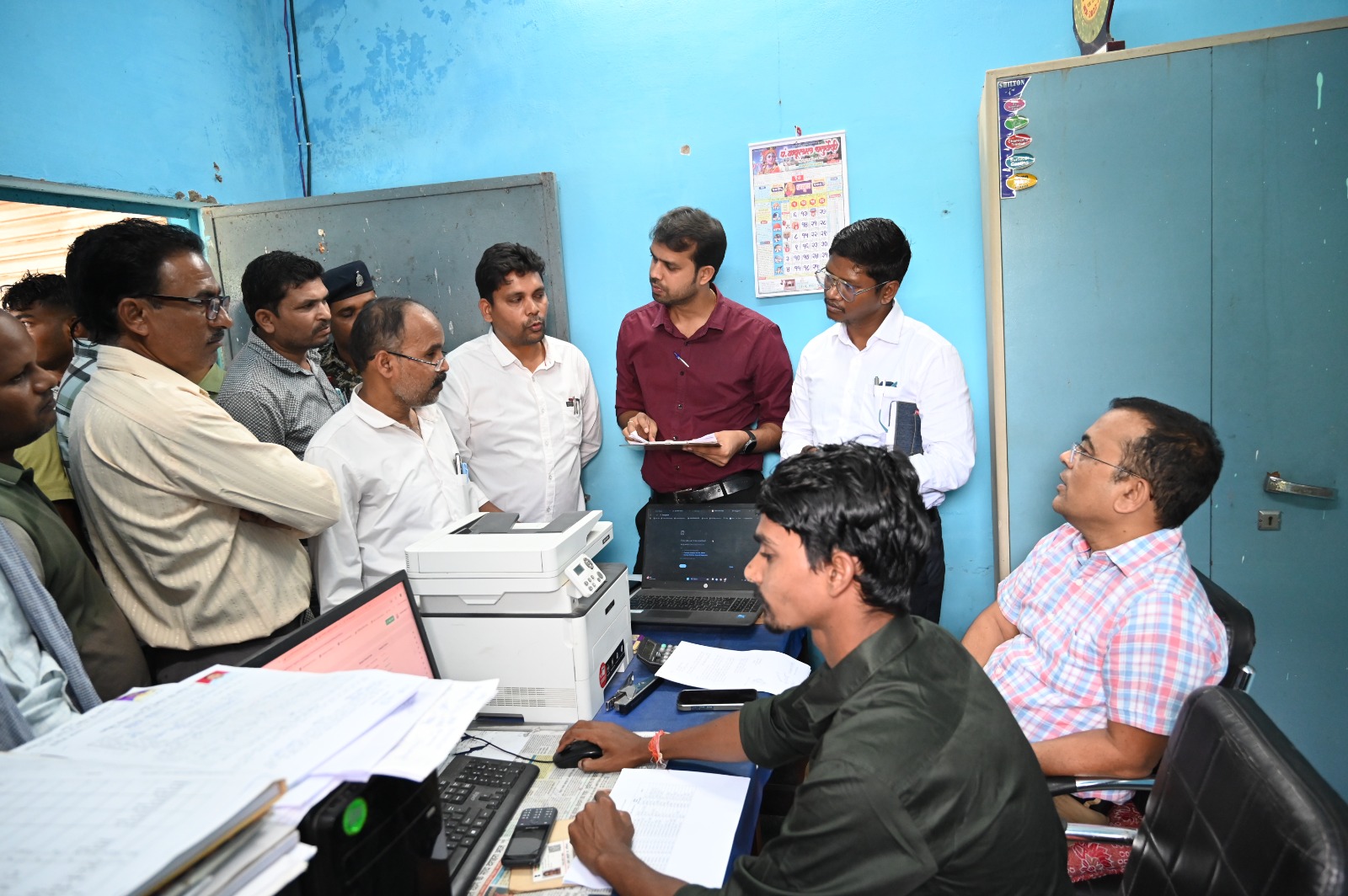 एग्रीस्टैक पंजीयन शिविरों में पहुंचे कलेक्टर श्री महोबे, किसानों से की चर्चा