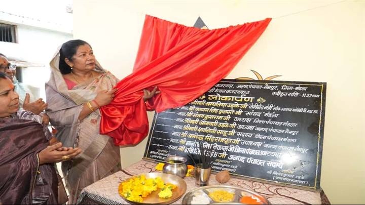 मंडलाः मंत्री संपतिया उइके ने कजरवाड़ा में आंगनबाड़ी केंद्र का किया लोकार्पण मंडलाः मंत्री संपतिया उइके ने कजरवाड़ा में आंगनबाड़ी केंद्र का किया लोकार्पण